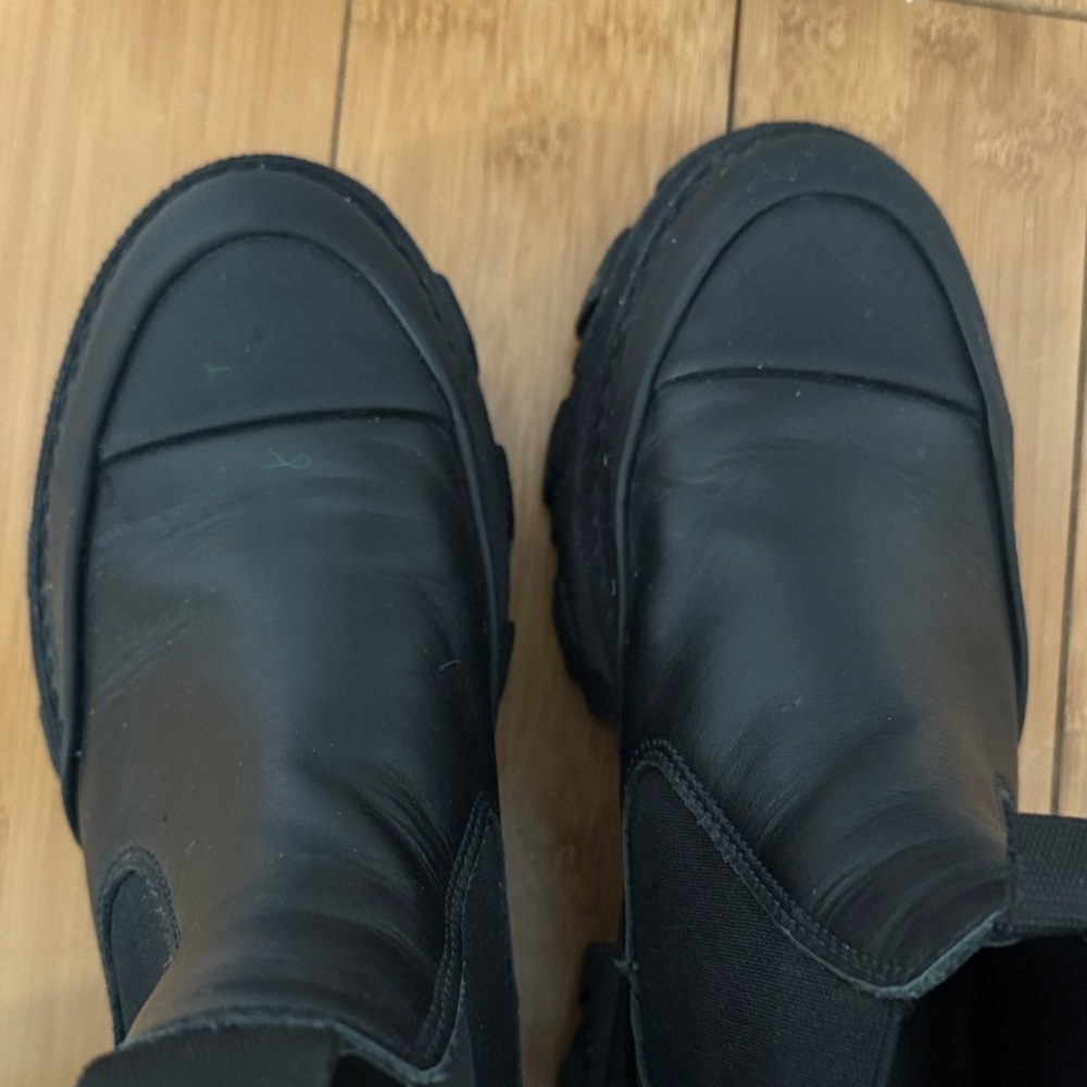 Ganni Cleated Low Chelsea Black Boots - Picture 5 of 7